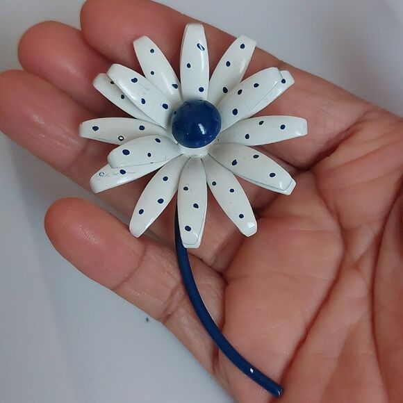 Vintage Jewelry - Dotted Spotted Blue White 3D Flower Stem Brooch Pin Vintage